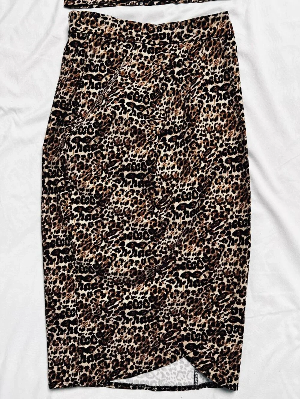 Queen Of The Main - Marie Set in Leopard - Picture 5 of 8